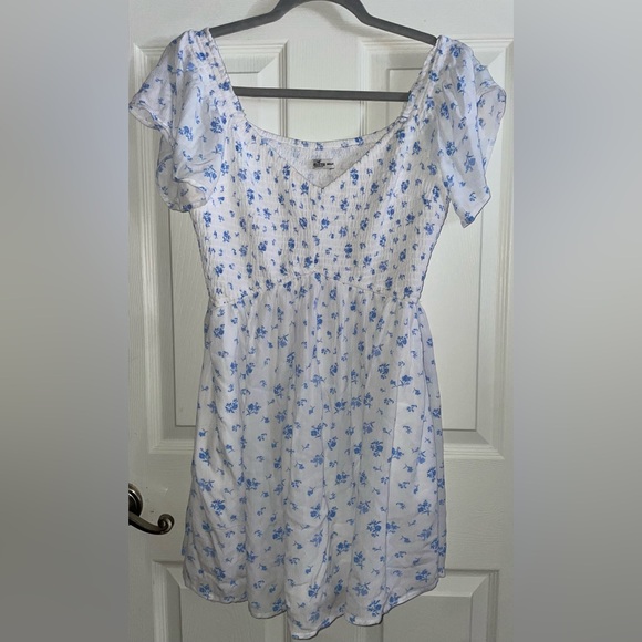 Hollister Dresses & Skirts - Hollister White and Blue ShortSleeve Mini Floral Dress Large